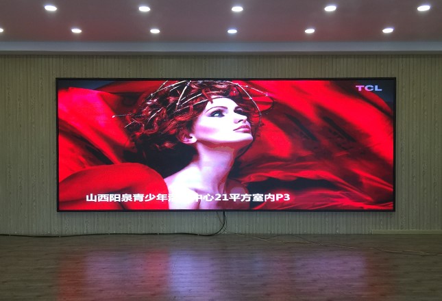 LED顯示屏室內全彩舞臺酒吧廣告屏幕、會議p2p2.5p3p4p5電子屏花屏有哪些原因？